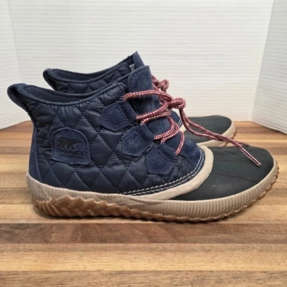 Sorel‎ Out N About Plus Women 9.5 Navy Blue Quilted Waterproof Duck Boots NL3152